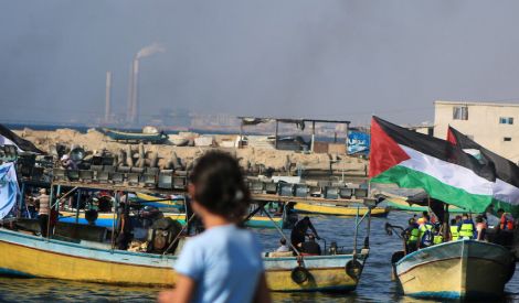 بأقلامكم: غزة البحر يصوغ قلائده