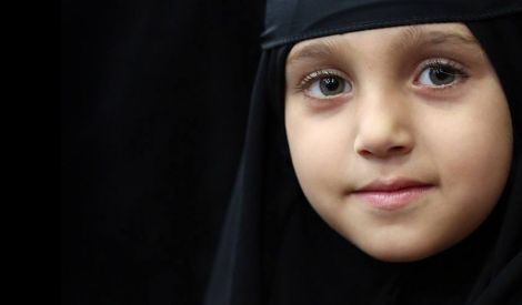 كيف نربّي فتياتنا على الحجاب؟