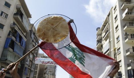 اللبنانيّون يزدادون فقراً