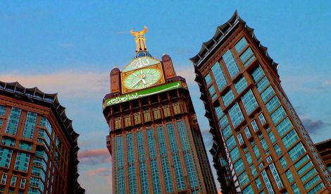 أكبر ساعة في العالم في سماء مكة