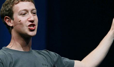  لماذا يرتدي مؤسس فايسبوك القميص نفسه في كل ظهور؟
