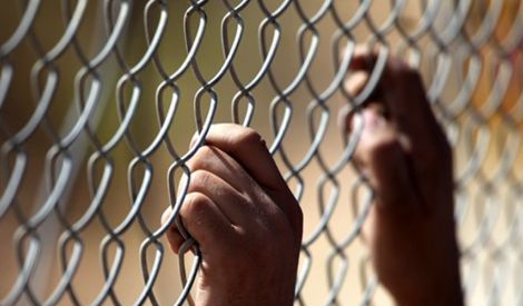 معتقل الخيام: خيار المواجهة ومخاطر الأسر