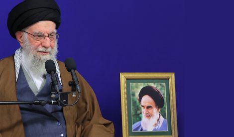 مع الإمام الخامنئي | الانتظار أكبر منافذ الفرج*